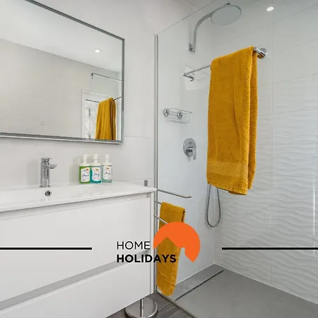 #239 Vivenda V3 Com Piscina By Holidays 别墅